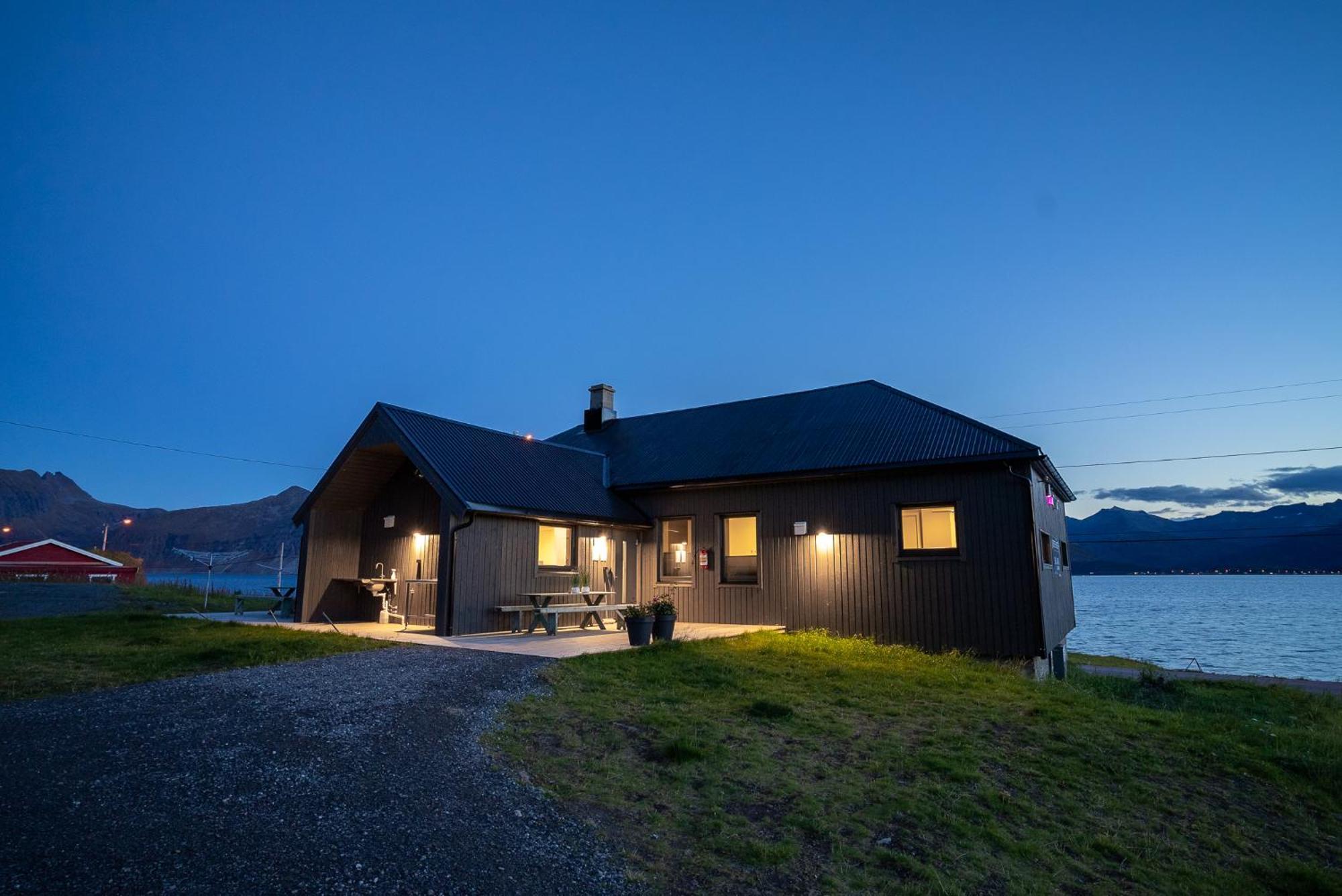 BEDEHUSET Basecamp Senja Hotel Skaland Eksteriør billede